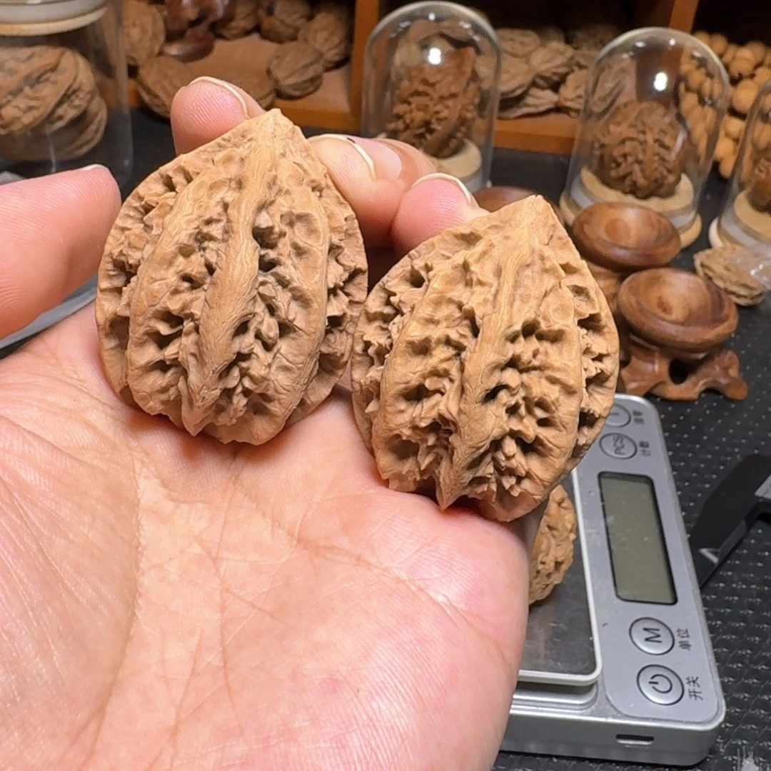 文玩核桃把件八棱血灯笼
