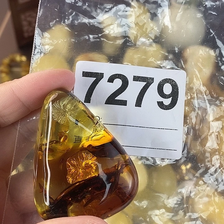 蜜蜡未镶嵌珠宝奇石