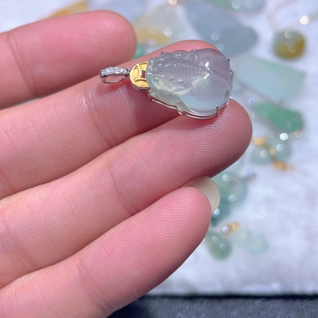 翡翠18K金镶嵌颈饰翡翠