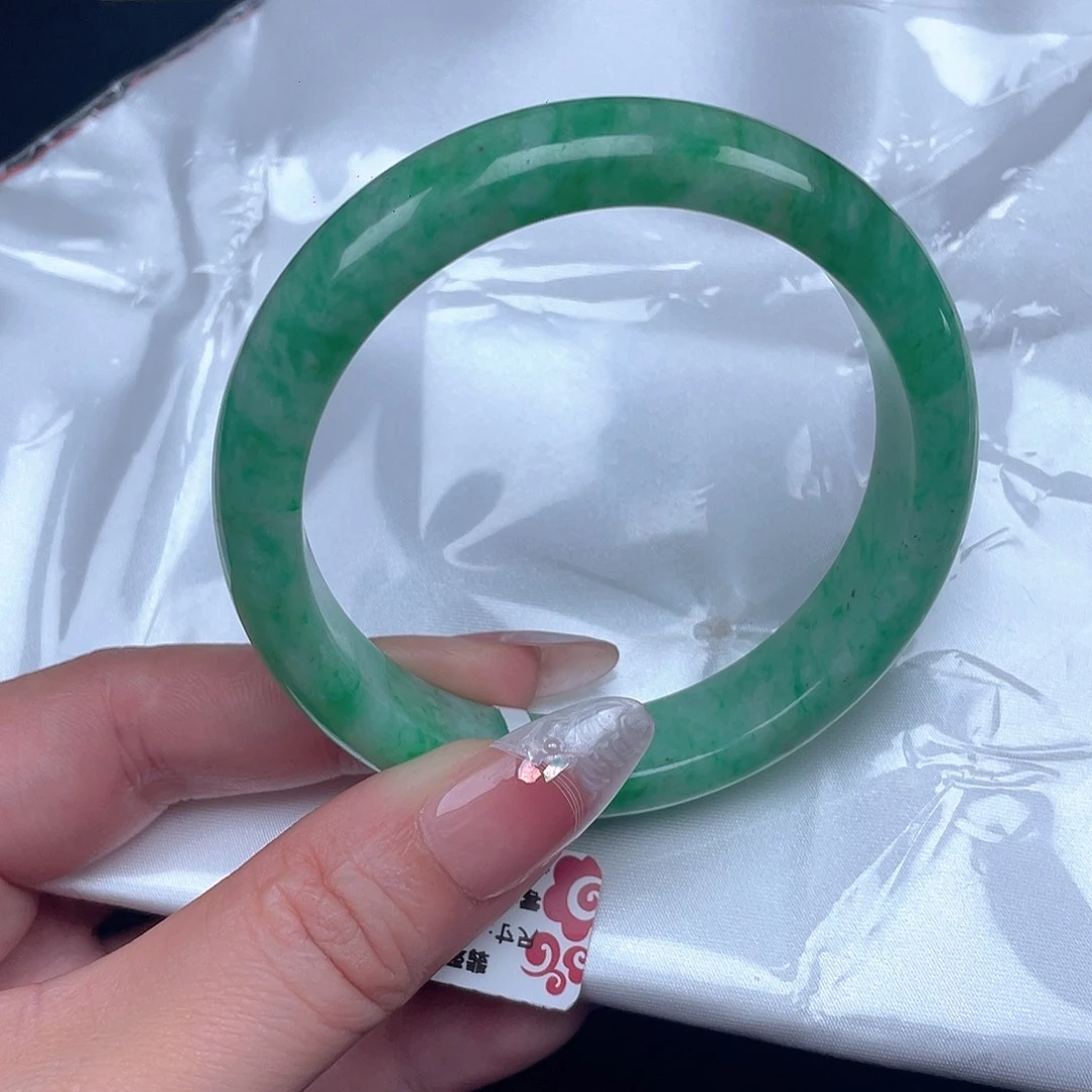 翡翠未镶嵌手镯1111