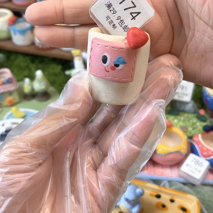 174拇指盆花盆手绘