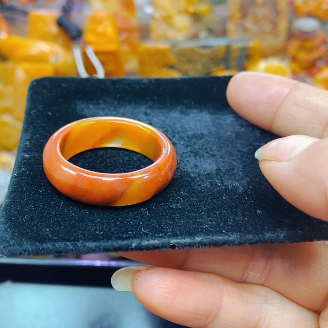 未镶嵌石英质玉（黄龙玉）颈饰