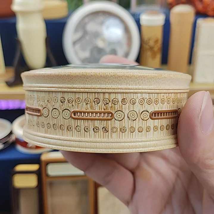 谭字款竹制大万体