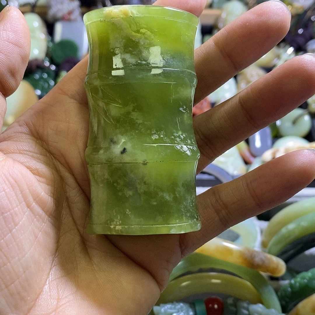 未镶嵌岫玉手玩件一个