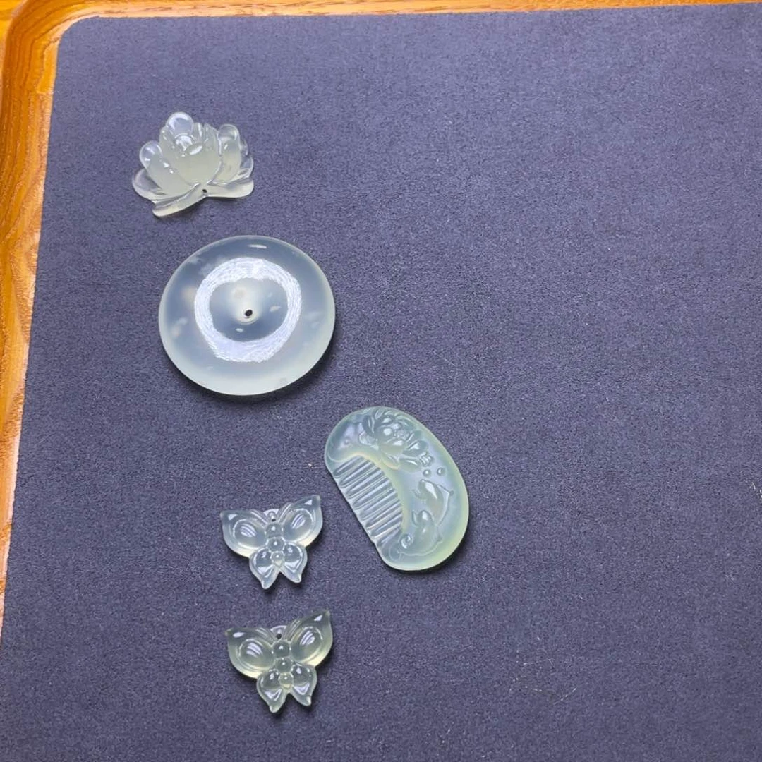 贺***嘿蛇纹石玉未镶嵌包挂