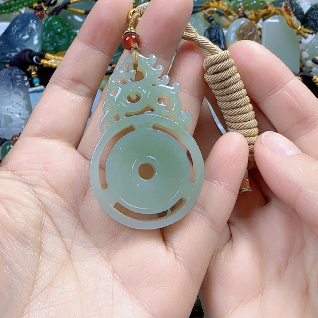 新***官和田玉未镶嵌颈饰