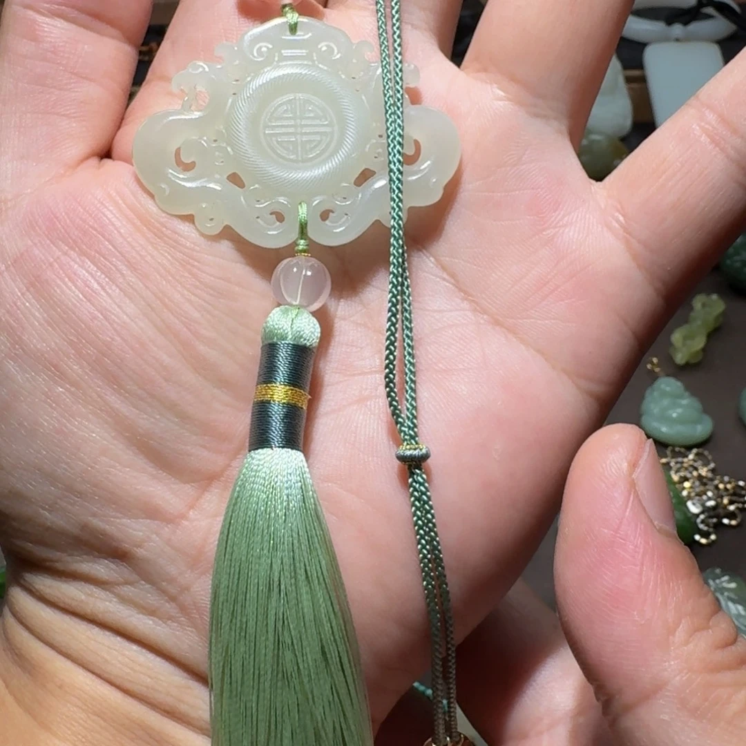 和田玉未镶嵌吊坠(赠链)