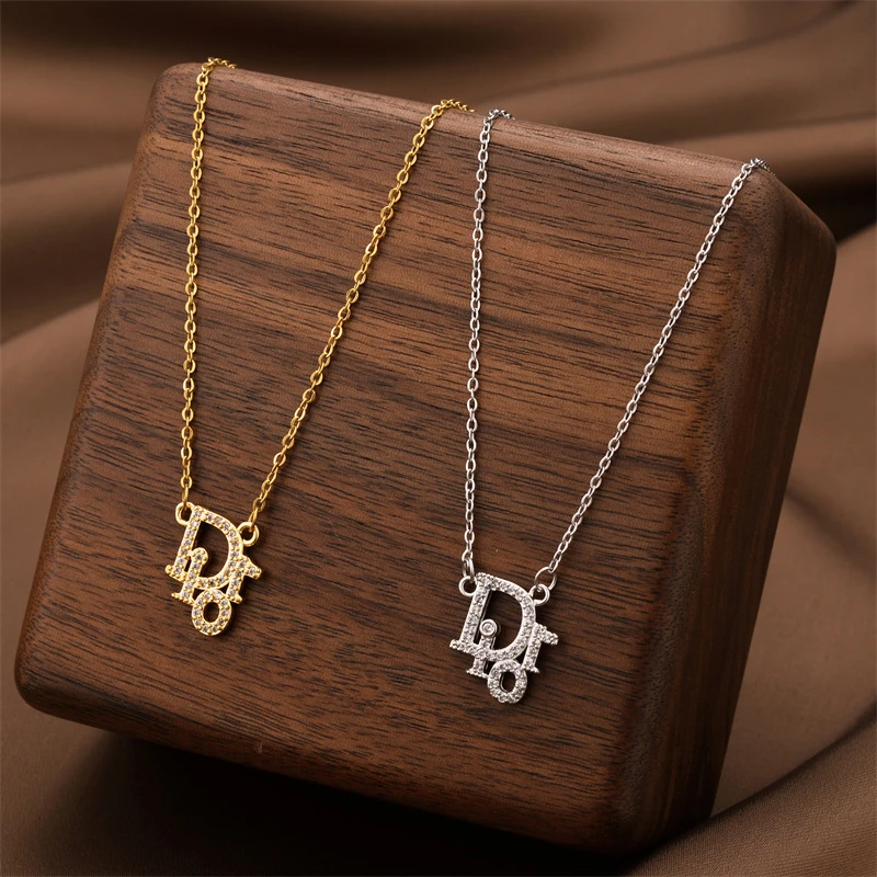 钛钢锆石项链新款轻奢满钻微镶锆奢华超仙铜电镀金色吊坠钛钢项链