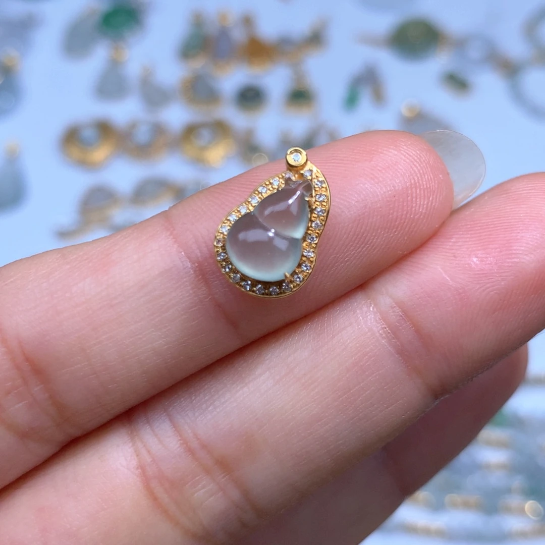 翡翠18K金镶嵌吊坠(不含链)葫芦