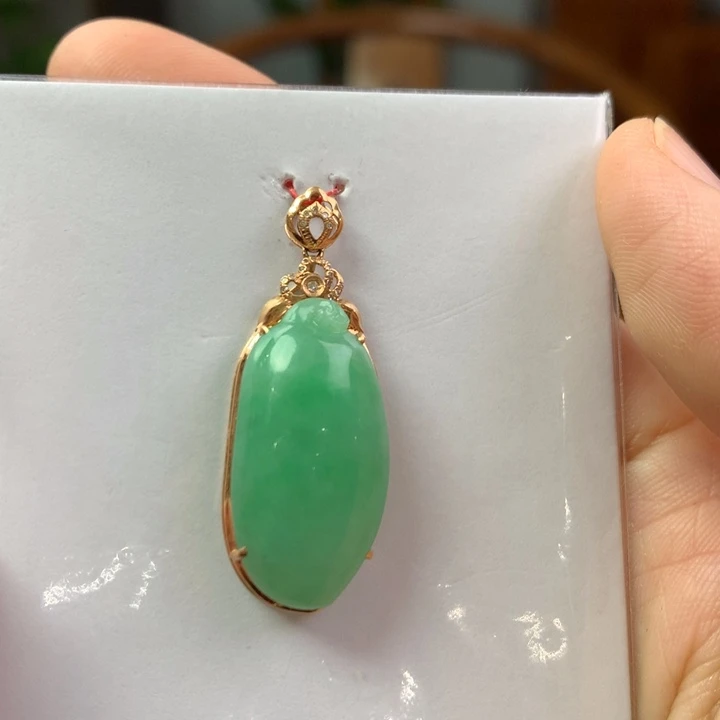 翡翠18K金镶嵌颈饰翡翠吊坠