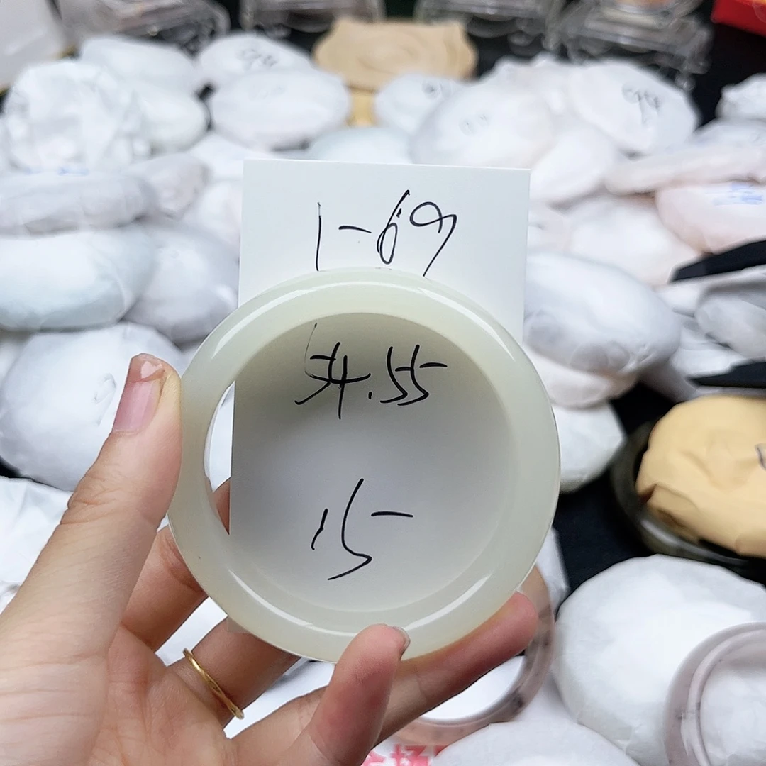 未镶嵌手镯石英质玉1.69