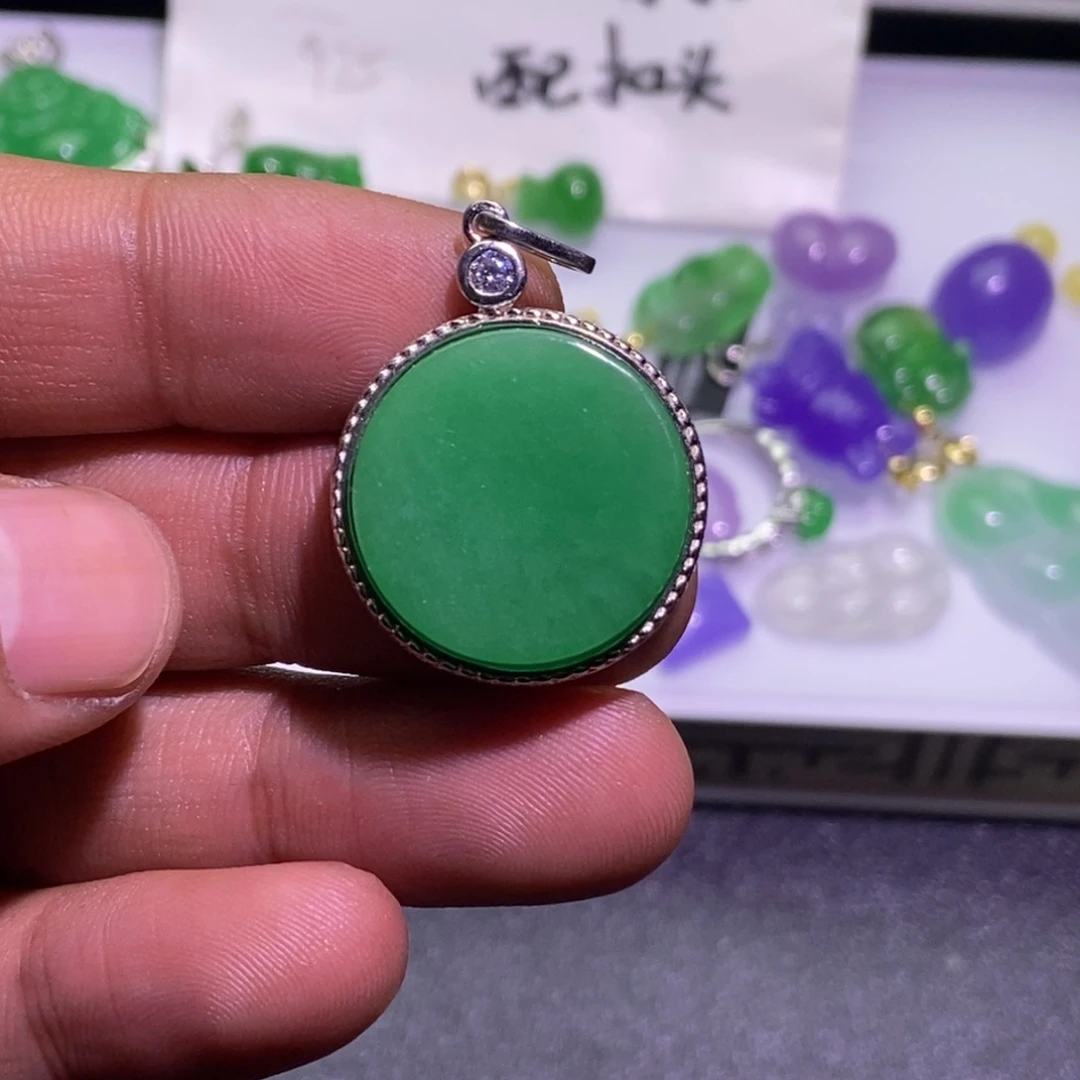 Q***n翡翠未镶嵌颈饰吊坠