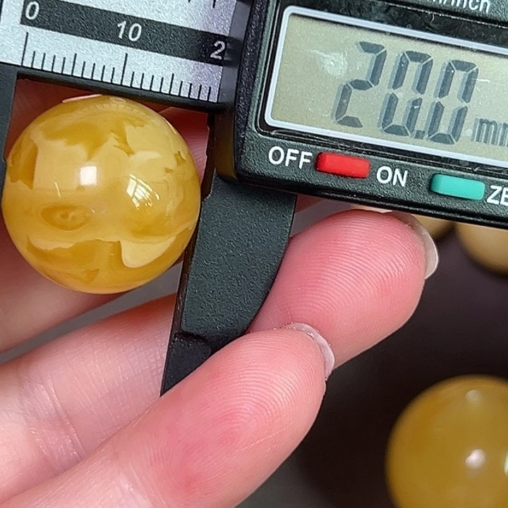 蜜蜡未镶嵌裸石微瑕702