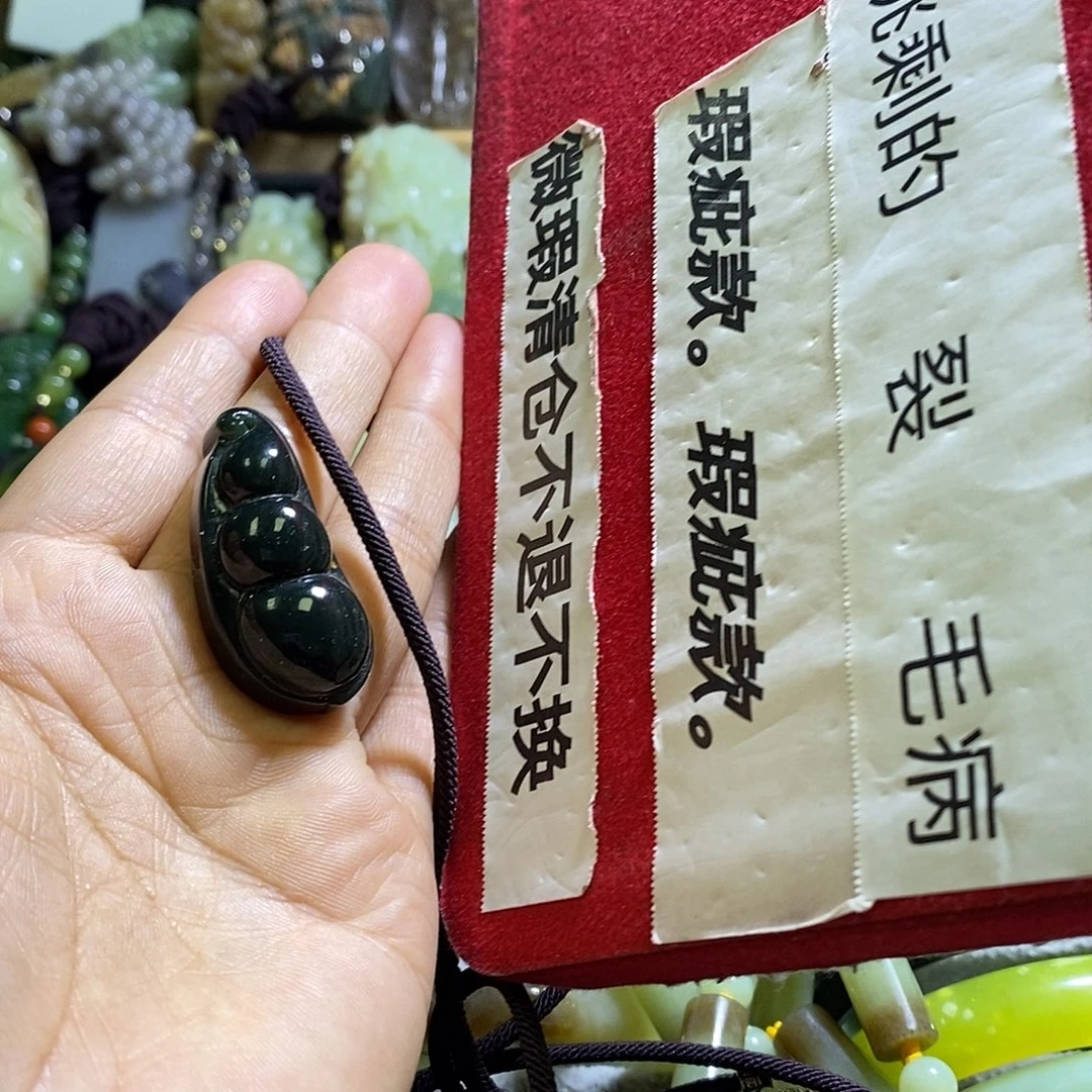 颈饰未镶嵌和田玉一个