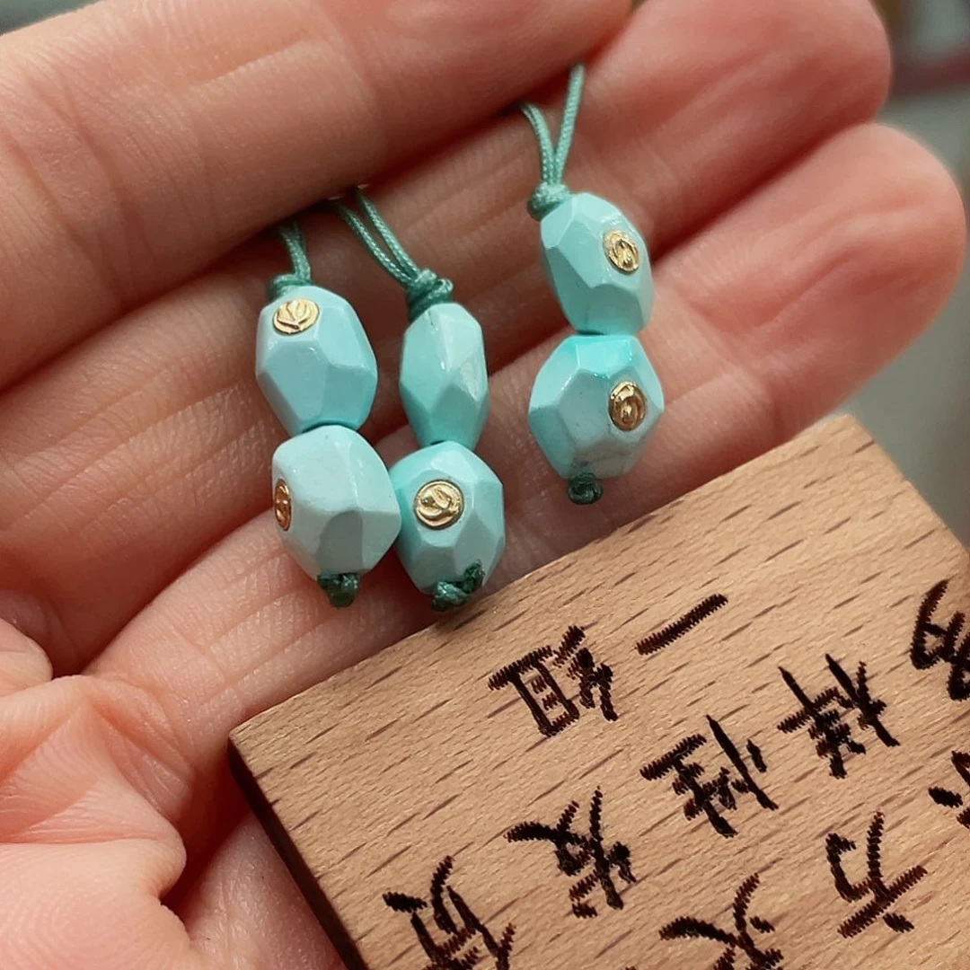 绿松石颈饰未镶嵌