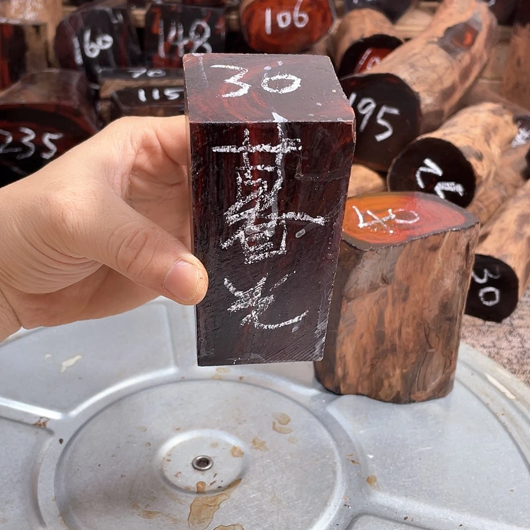 交趾黄檀（大红酸枝）
