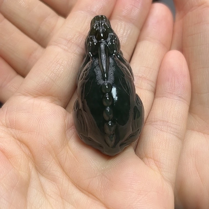 和田玉（墨玉）未镶嵌颈饰貔貅