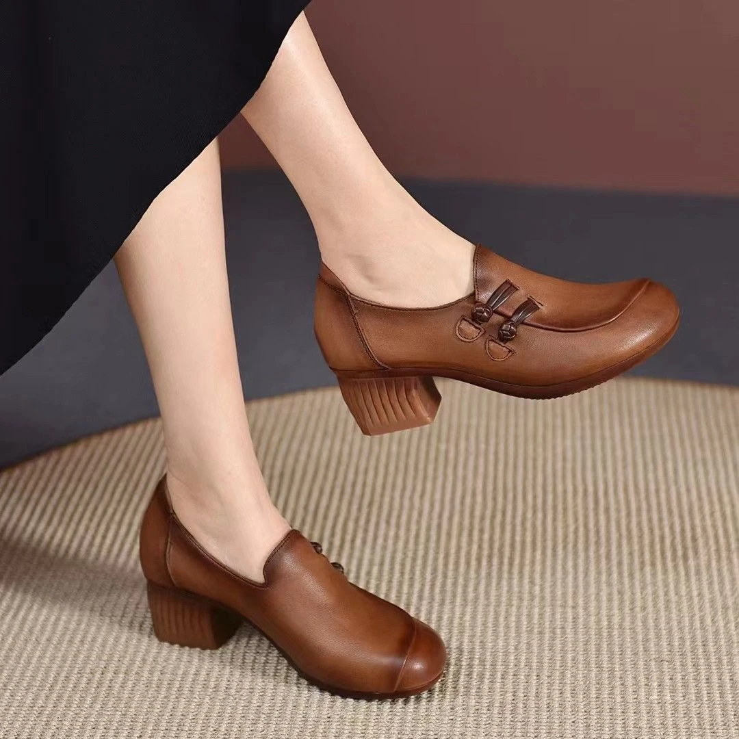 003高跟软底民族风复古妈妈鞋2025春夏新款中跟休闲皮鞋轻奢单鞋