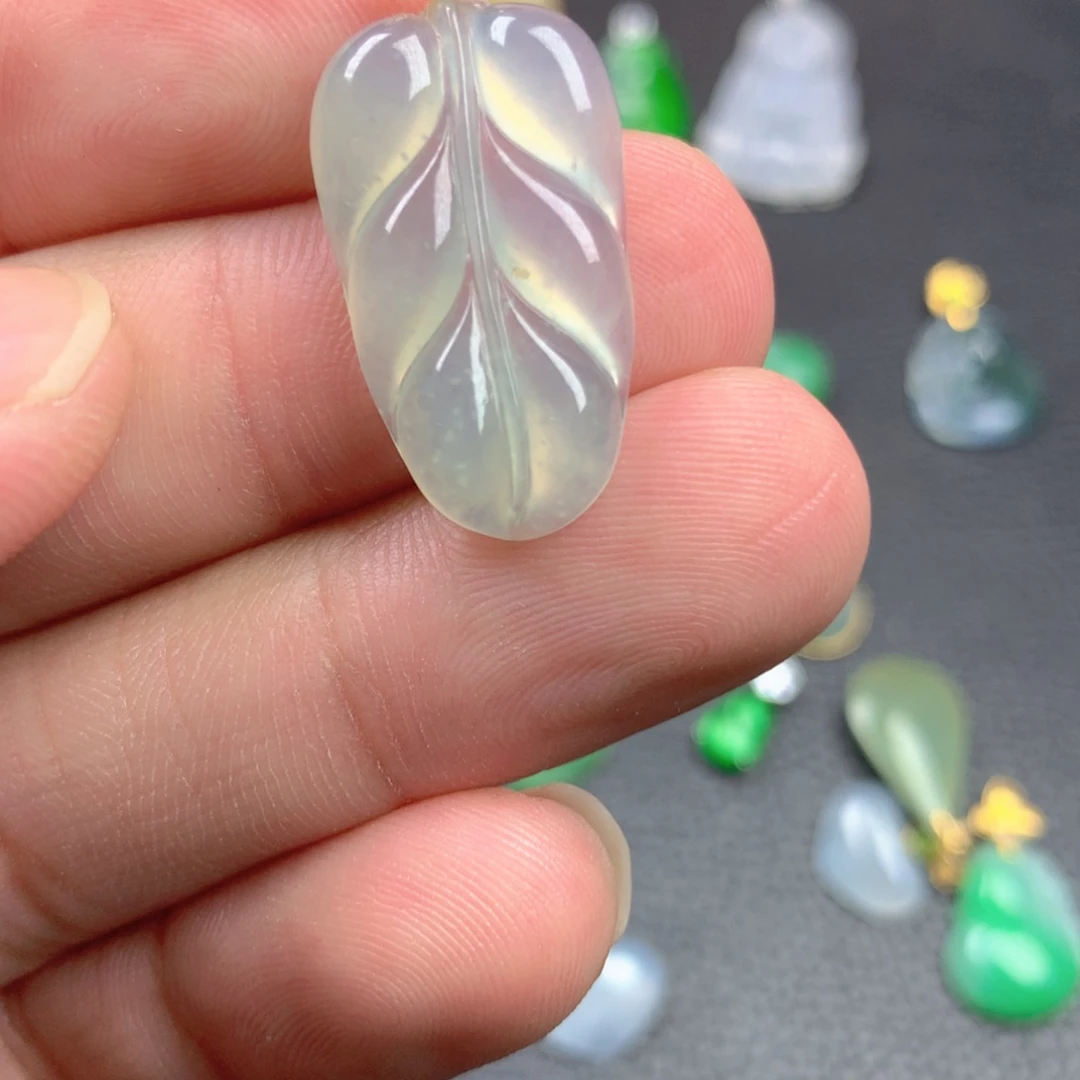 【闪购商品】颈饰18K金镶嵌翡翠翡翠