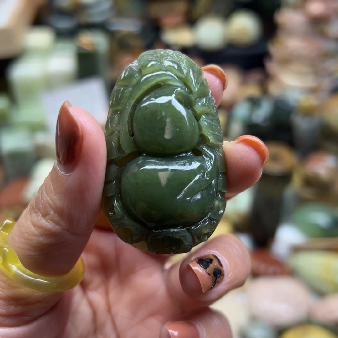 李***对岫岩老玉（透闪石质玉）未镶嵌颈饰老玉葫芦