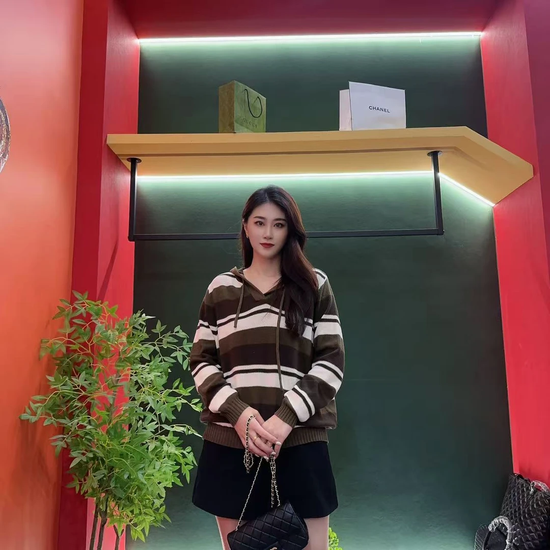688516多金大码气质减龄上衣春秋季女装设计女