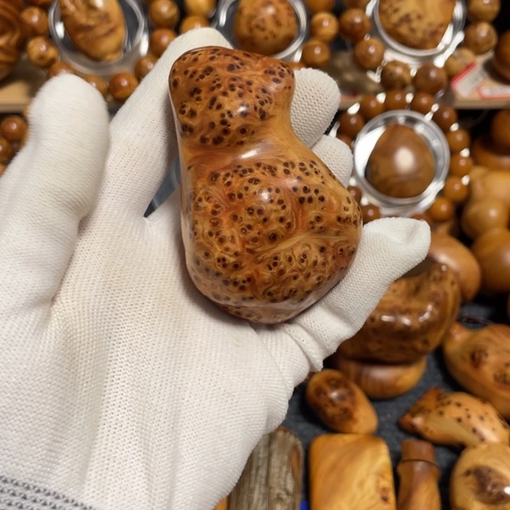 柏木（崖柏）F***k太行崖柏爆满瘤疤手把件