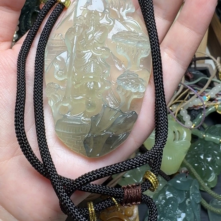 张***未镶嵌蛇纹石玉颈饰