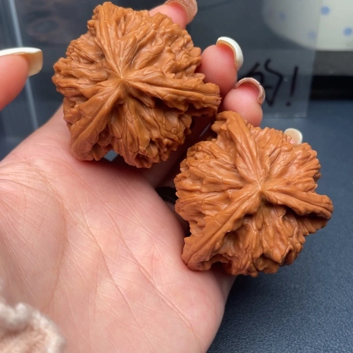 建***）文玩核桃吊坠白狮子