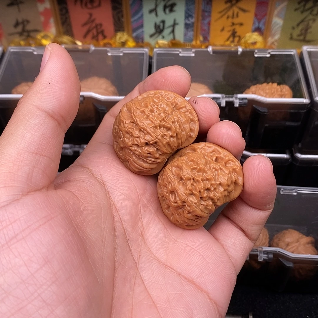 牛***尊文玩核桃把件凤凰山