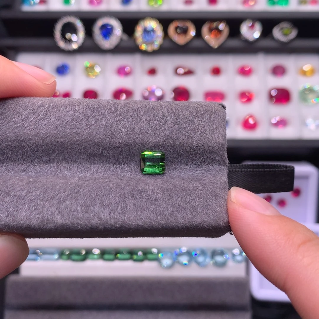 未镶嵌裸石绿色碧玺1.4ct电光绿