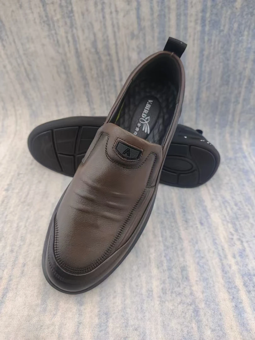 头层软牛皮，舒适轻便。