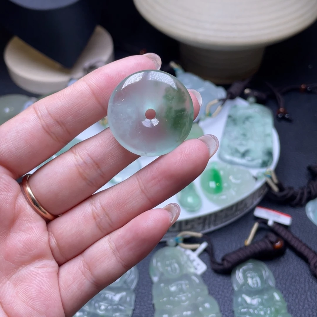 颈饰未镶嵌翡翠