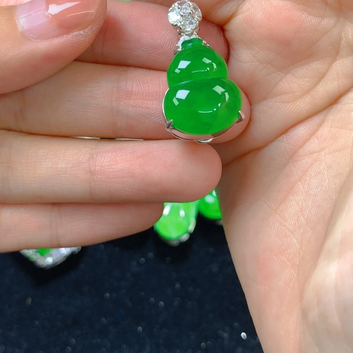 翡翠银S925镶嵌颈饰一个