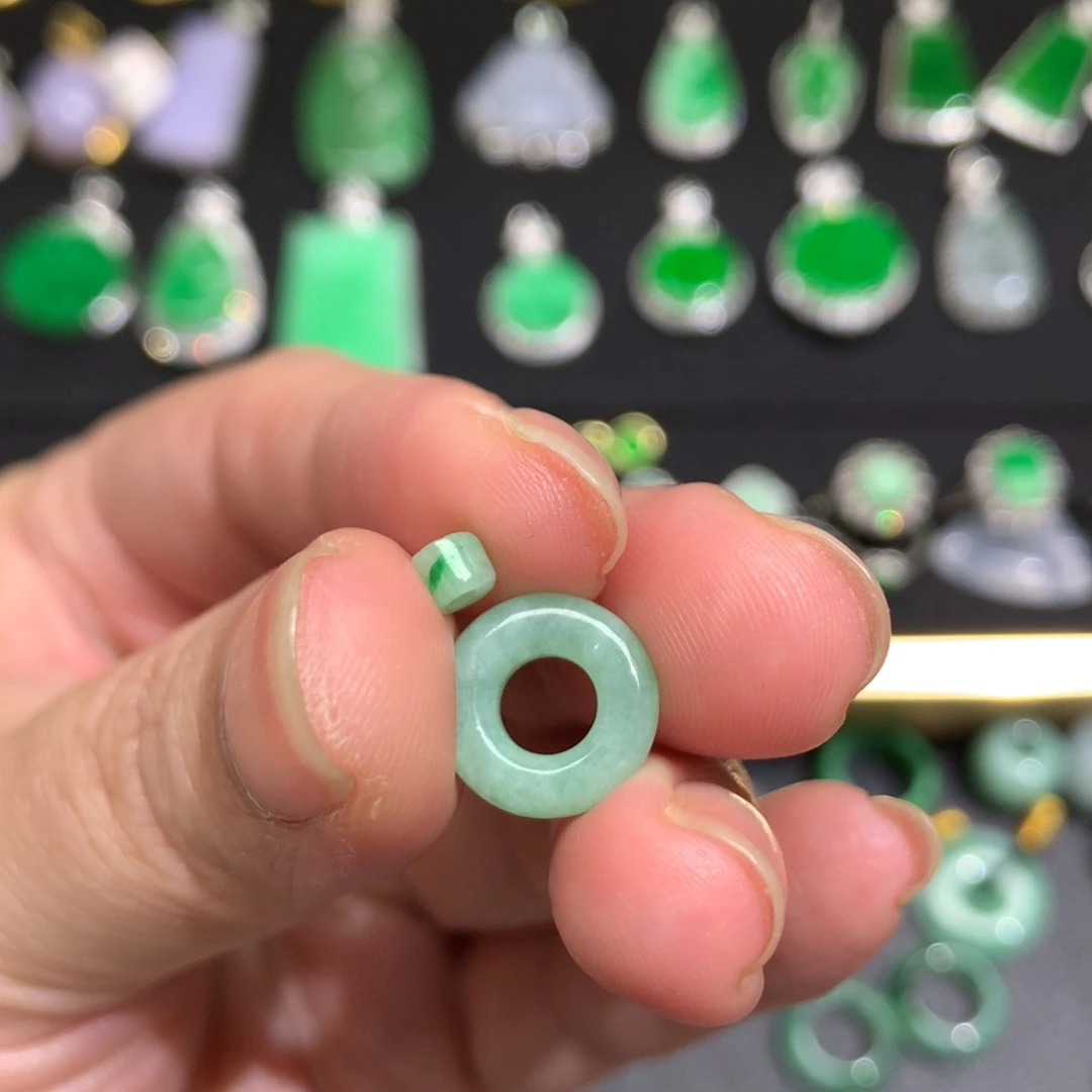 翡翠未镶嵌吊坠(不含链)有纹裂