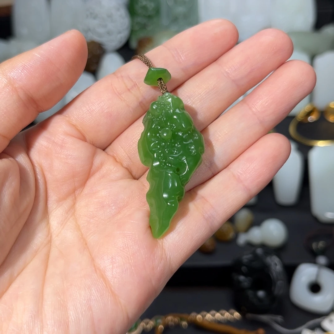 和田玉未镶嵌吊坠(赠链)