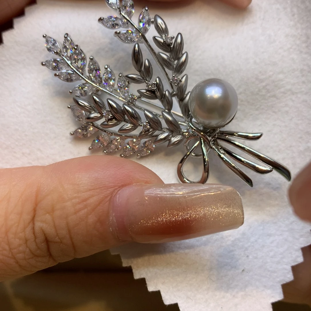 未镶嵌胸饰海水珍珠