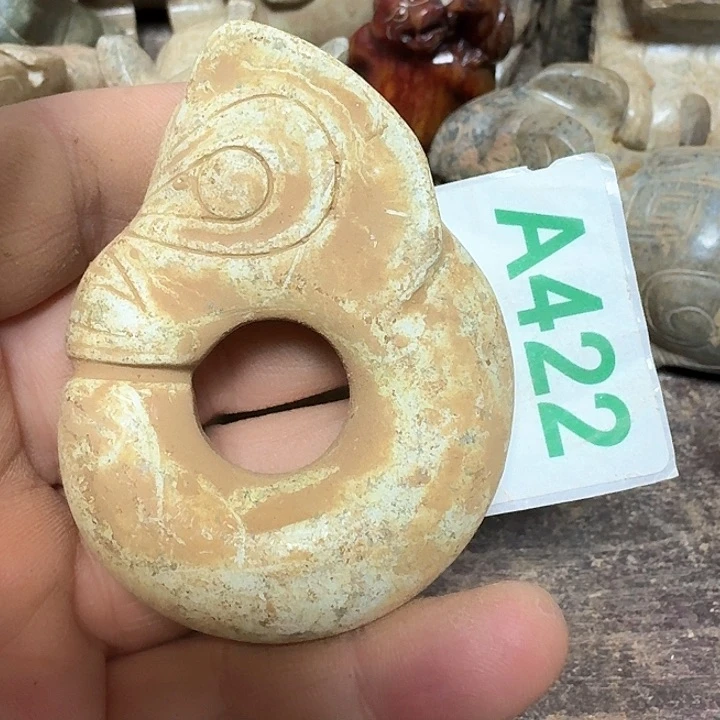 蛇纹石玉颈饰未镶嵌