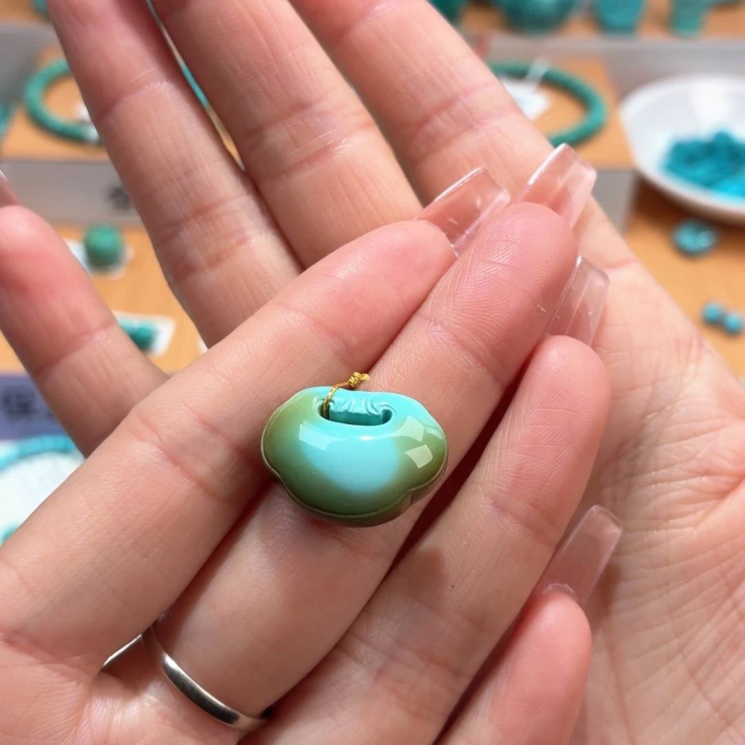 绿松石未镶嵌珠宝奇石