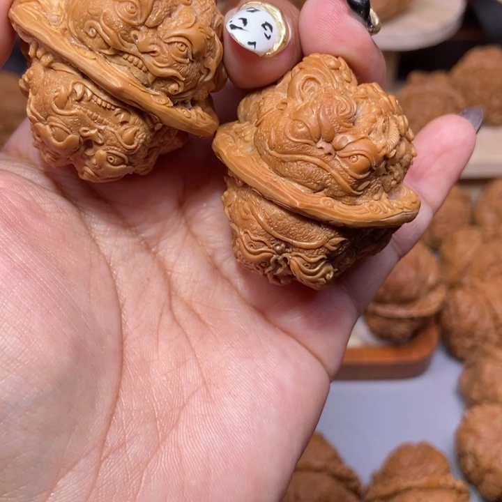 觉***蛤蟆头雕刻的金蟾