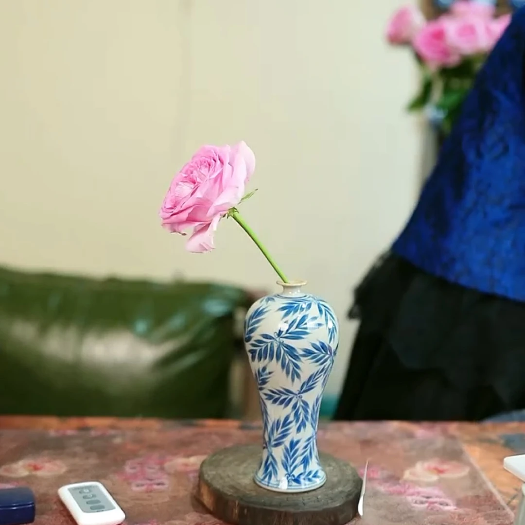 【近山古美】卷草梅瓶手工手绘釉下彩高温瓷