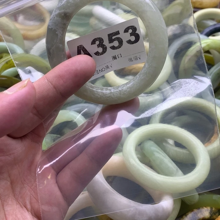 L***尔蛇纹石玉未镶嵌手镯