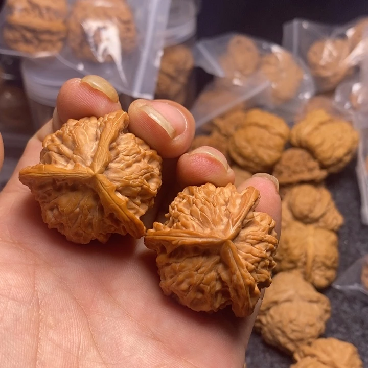 阿***鱼文玩核桃吊坠38三棱