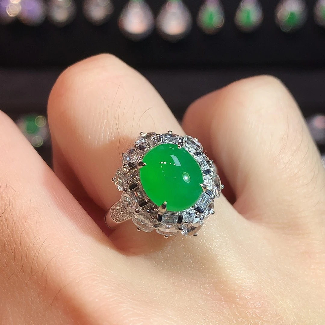 翡翠18K金镶嵌戒指高冰正阳满绿蛋面戒指