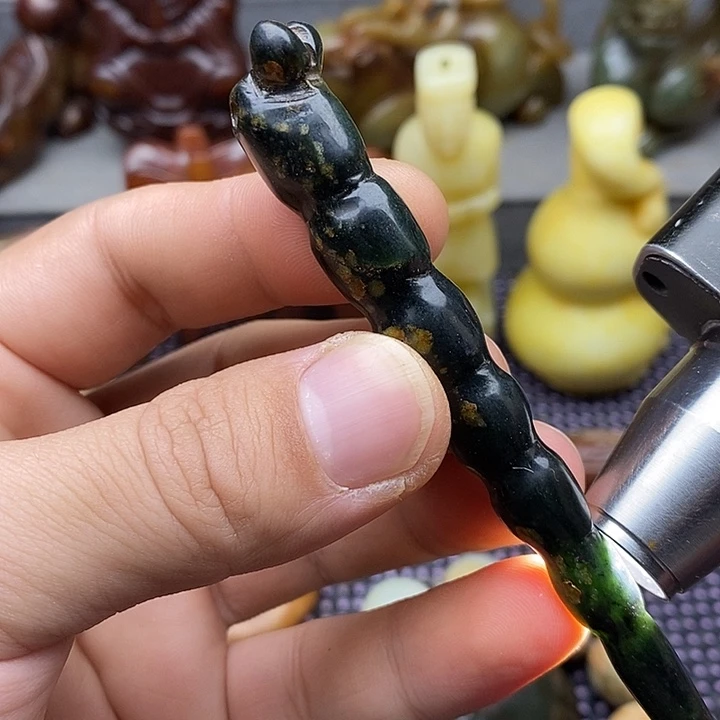 未镶嵌蛇纹石玉颈饰