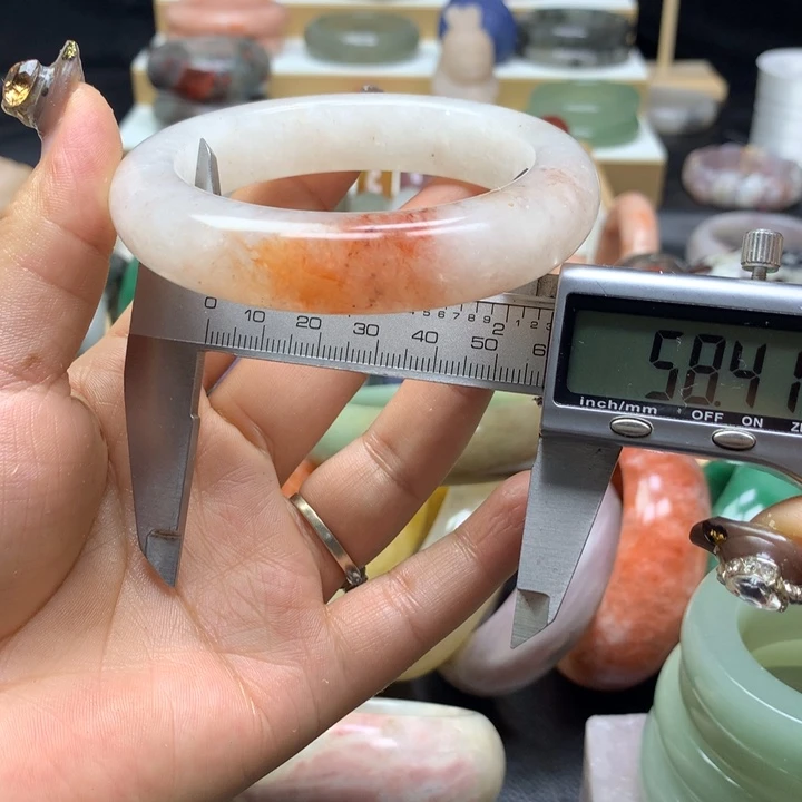 未镶嵌手镯石英质玉