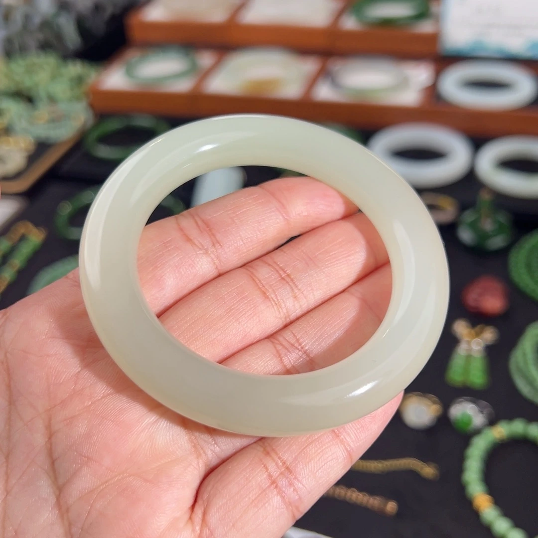 和田玉未镶嵌手镯