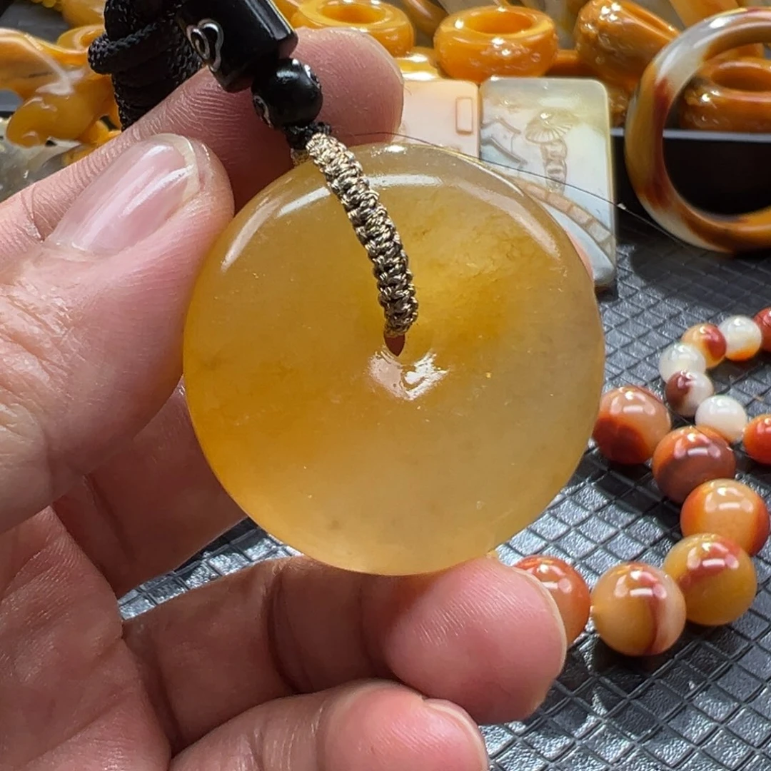 石英质玉未镶嵌颈饰