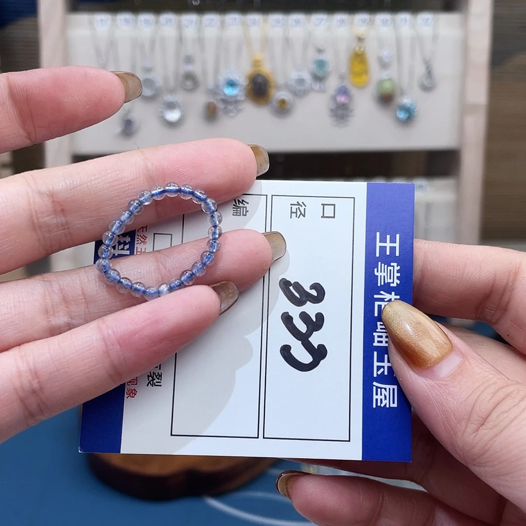 岫玉未镶嵌颈饰多样性