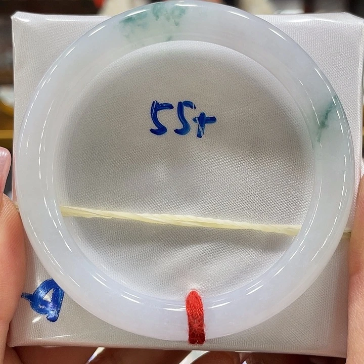 翡翠手镯未镶嵌翡翠手镯