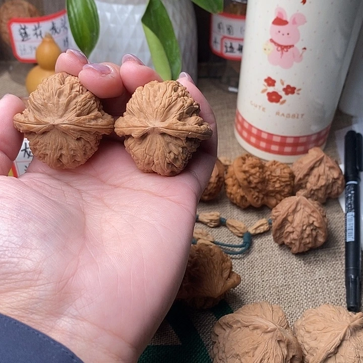 北***岛文玩核桃吊坠白狮子